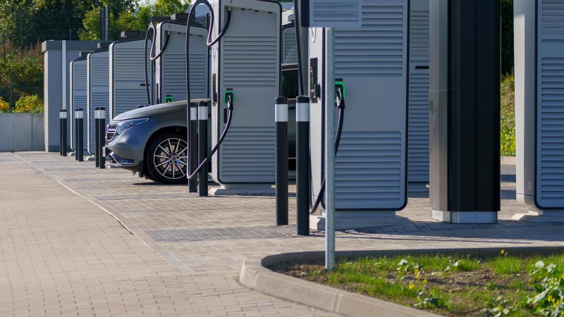 Electric mobility: charging infrastructure evolution, between energy optimization and emerging cybersecurity challenges